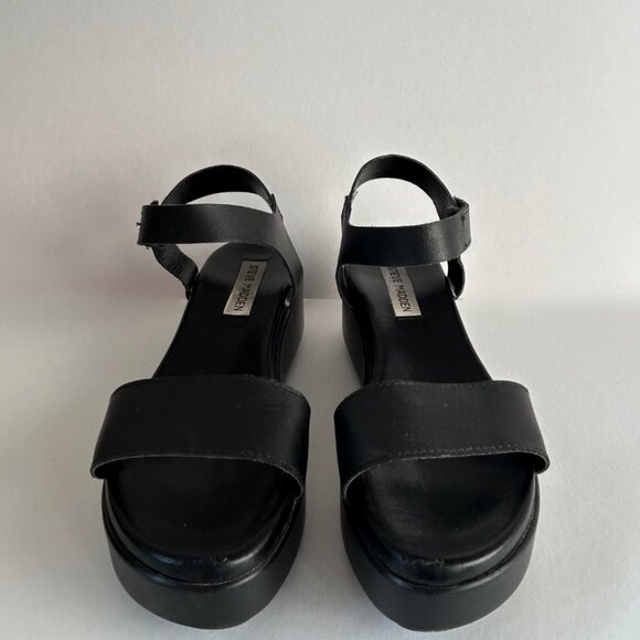 Classic Steve Madden black sandals 🖤 - Picture 1 of 4